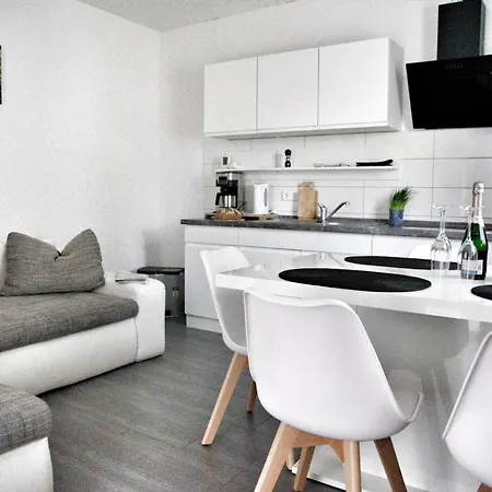 Feriehus Ebenerdiges Mit Privater Terrasse Und Zwei Schlafzimmern Mönkebude