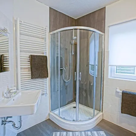 Feriehus Ebenerdiges Mit Privater Terrasse Und Zwei Schlafzimmern
